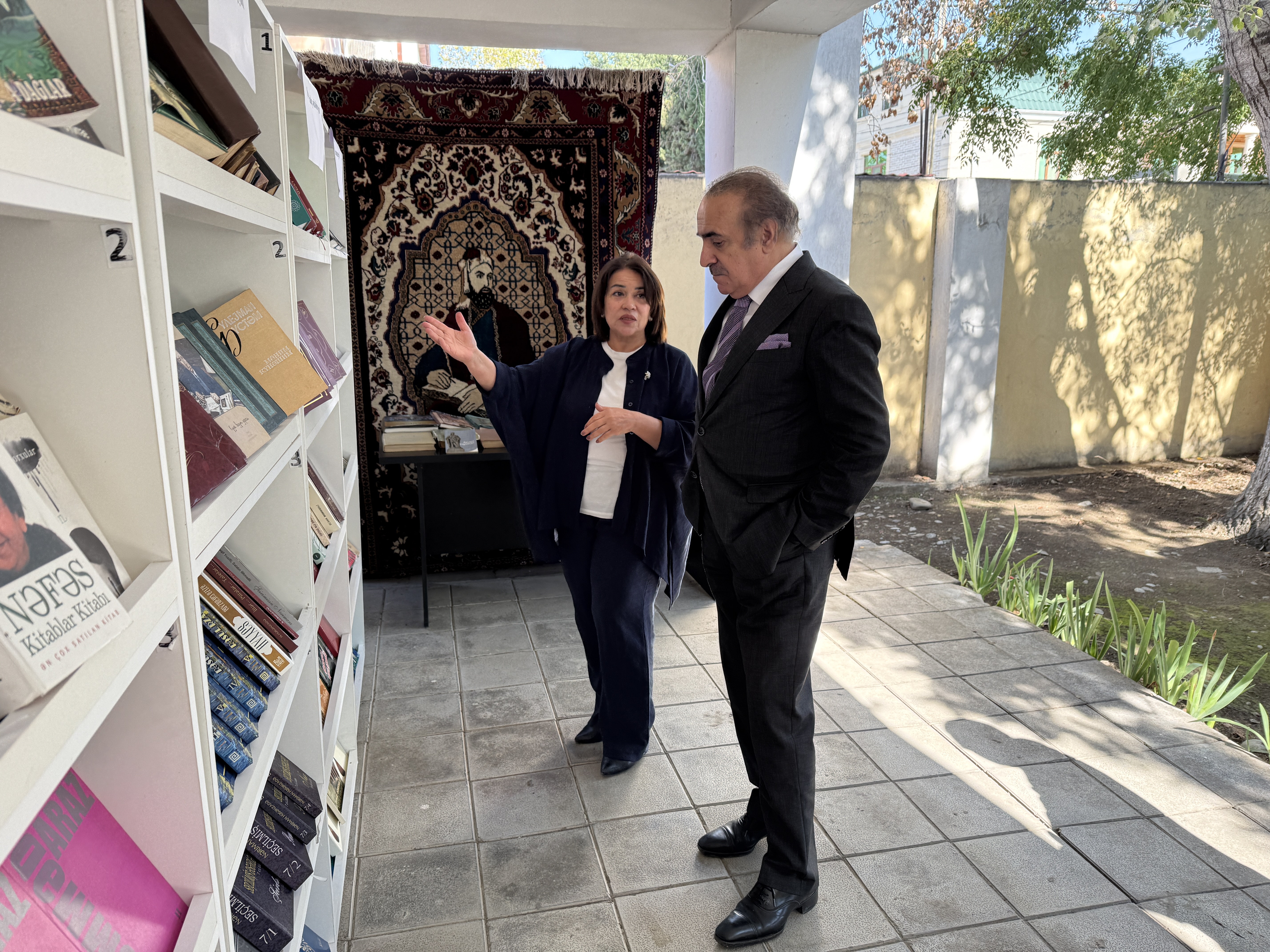 Aran Regional filialında Ədəbiyyat aləminə səyahət adlı kitab sərgisi keçirildi